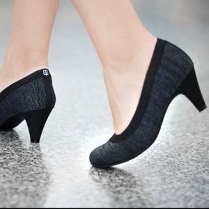 Betabrand Late to the Gate Heels Black Gray Knit Slip On Pumps Shoes Size 6